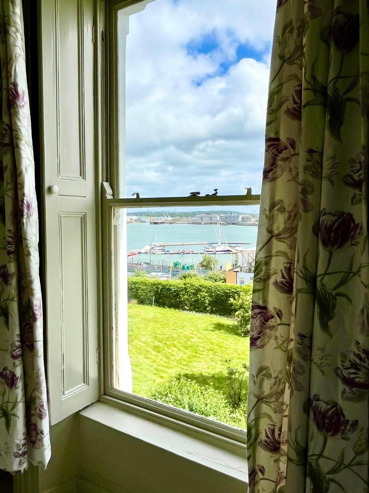 Lynwood House Bed & Breakfast Cobh Exterior photo